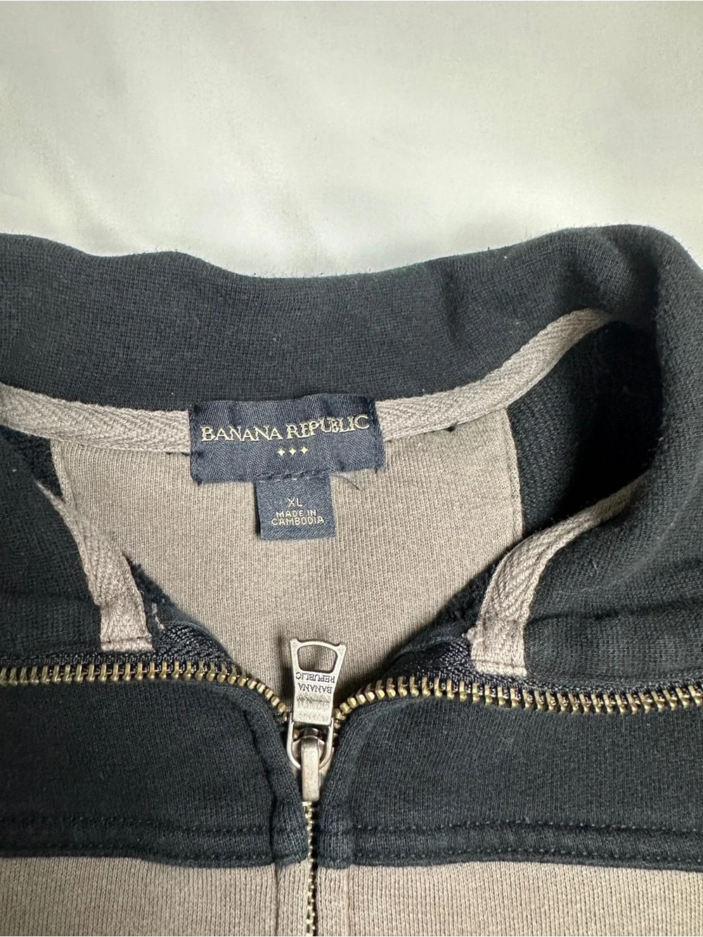 Banana Republic Men's Black and Beige Zip-Up Sweater Jacket Size XL